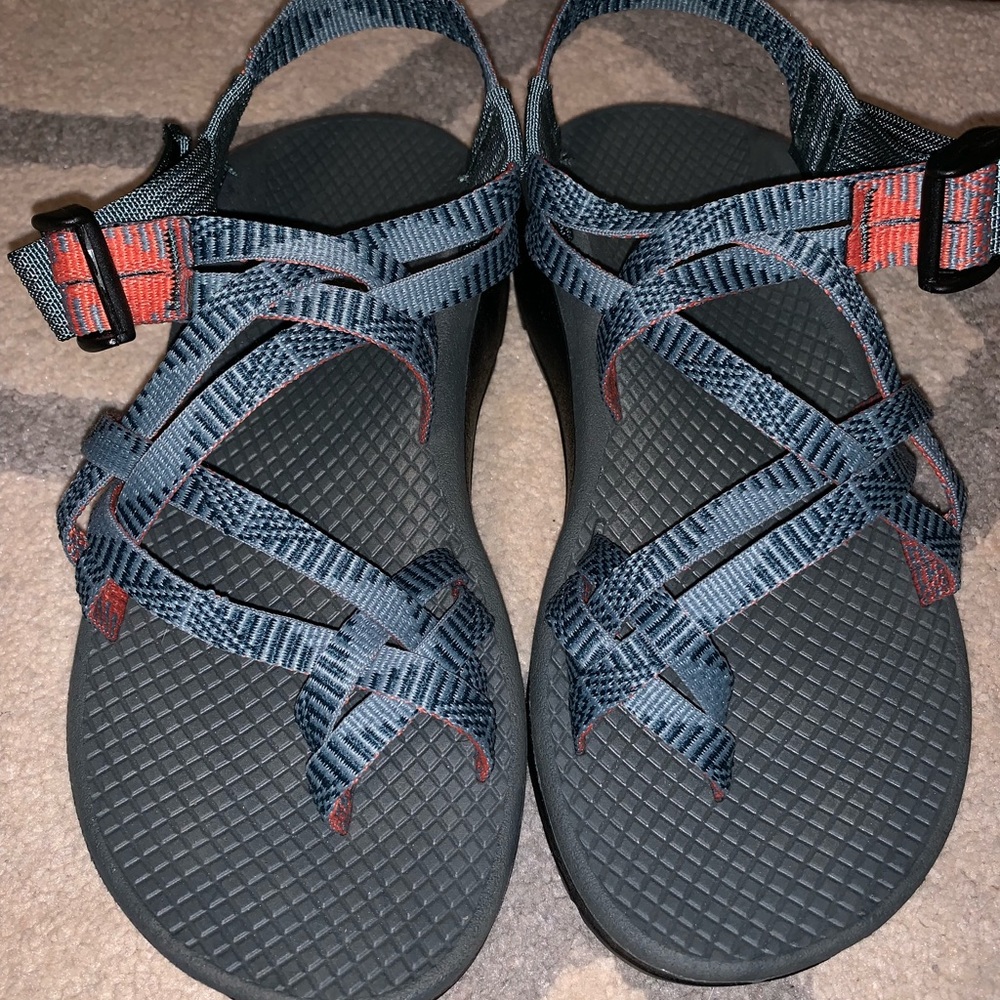 Size 5 women’s chacos never worn